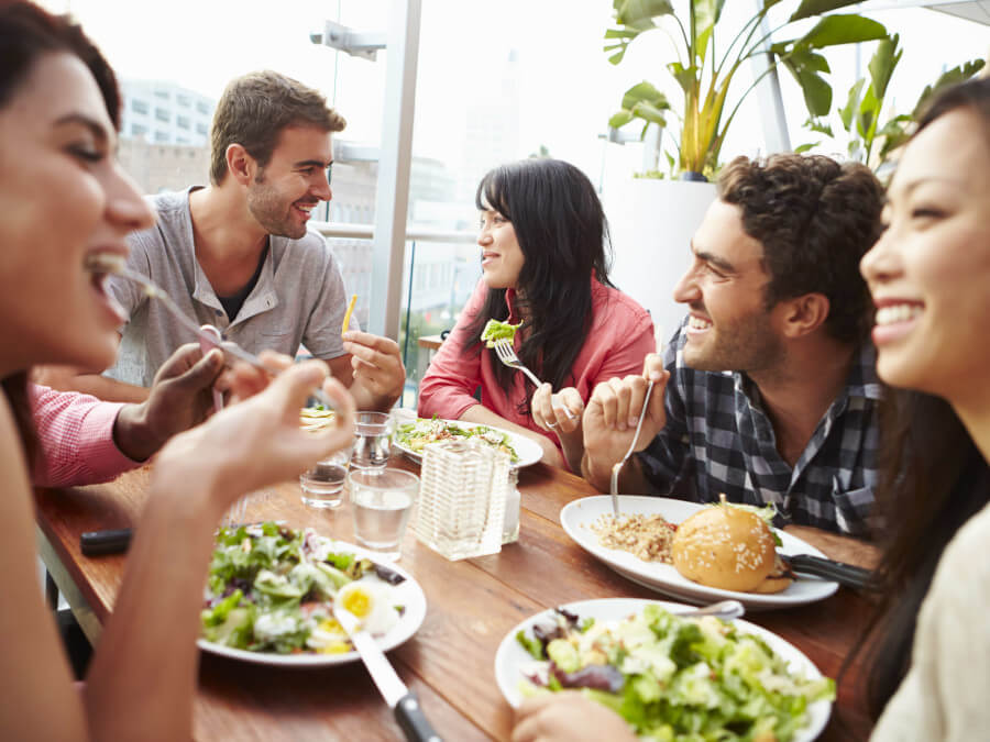 寮で生活する学生